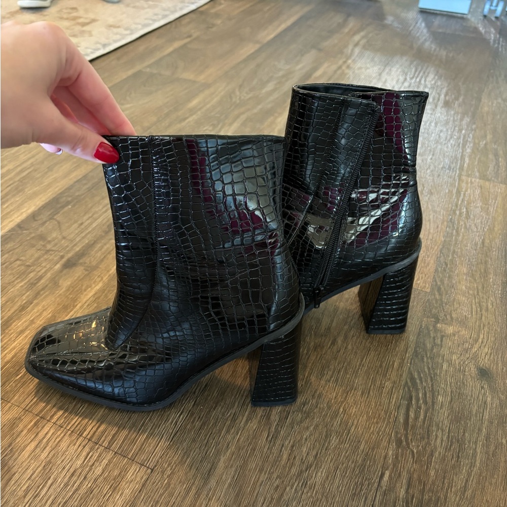 Black boots size 8